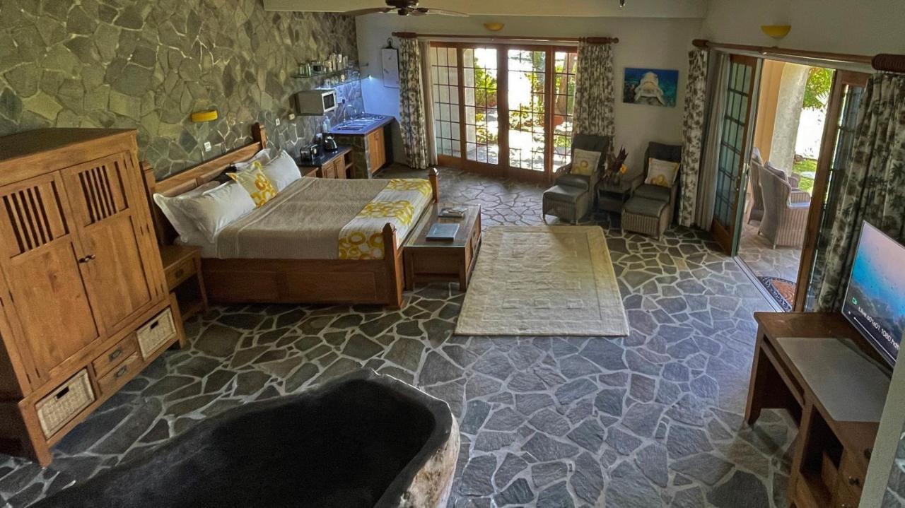Tropical Hideaway Hotel Port Elizabeth ภายนอก รูปภาพ